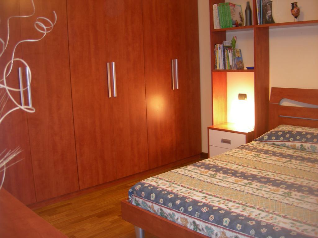 Apartamento La Rondine Lucca Habitación foto
